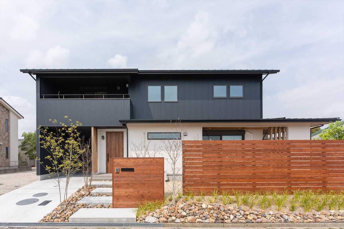 ストーブのある木の温もりあふれる住まい 画像