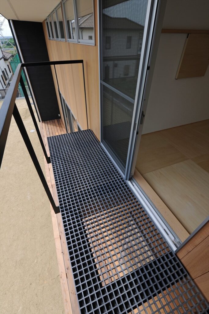 グレーチングを採用したベランダ
