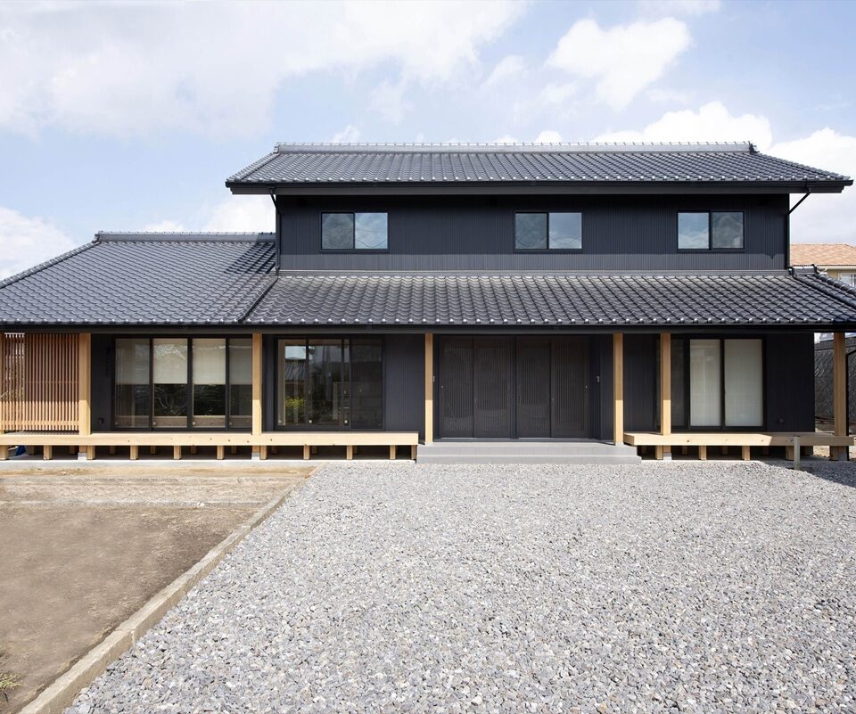 平屋と2階建てを組み合わせた二世帯住宅