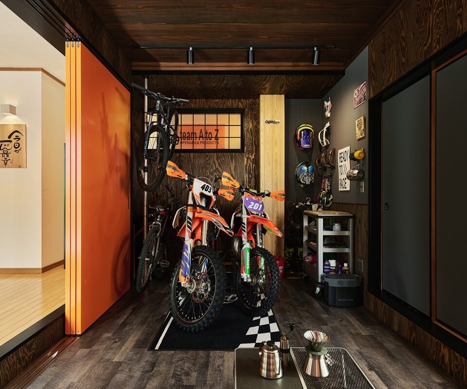 和室が大変身！バイク整備が楽しくなる土間空間