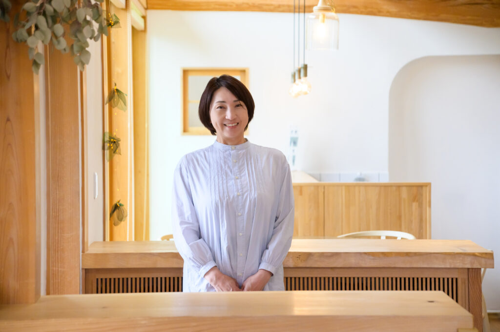 女性店長の写真