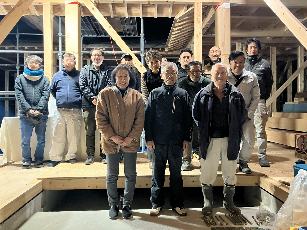 縁側のある数寄屋風、コの字型の平屋