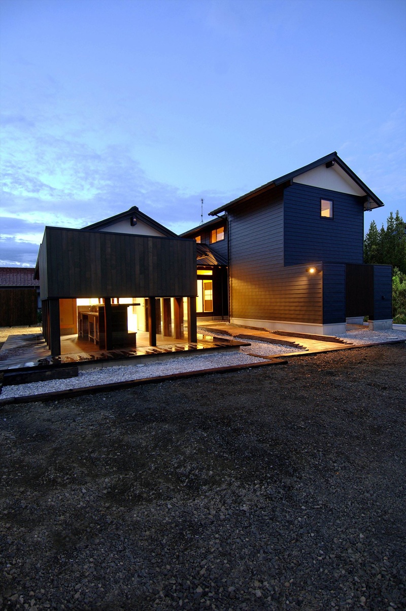 古材を使った木の香りあふれる住まいと店舗