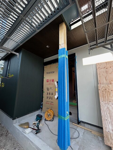 光と影、自然との融合をテーマにした独創的な家