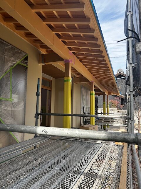 縁側のある数寄屋風、コの字型の平屋